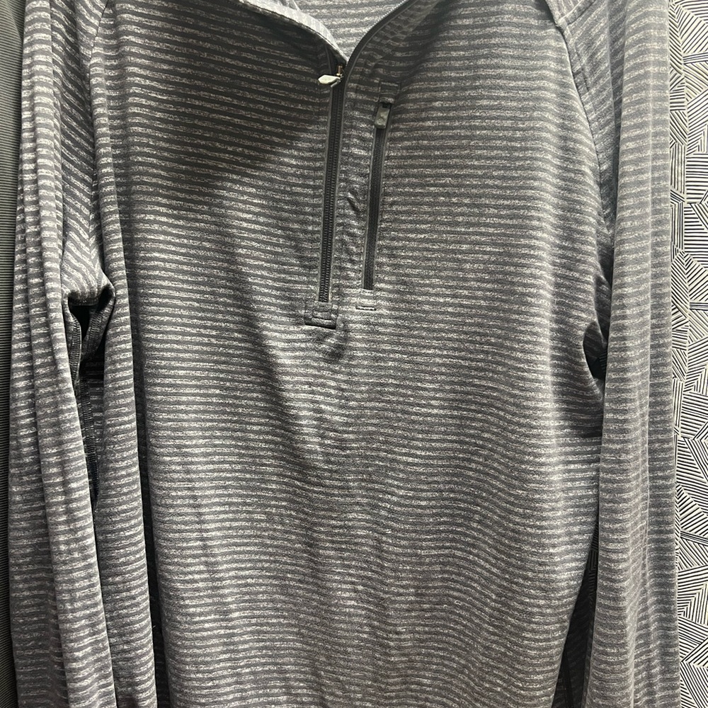 Men’s XL lululemin pullover black and gray stripes